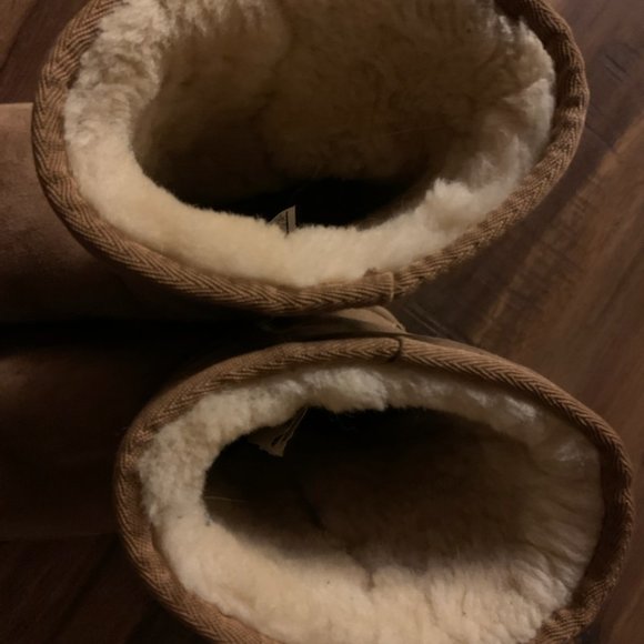 Uggs Classic Tan Boots Size 7 - Picture 2 of 4